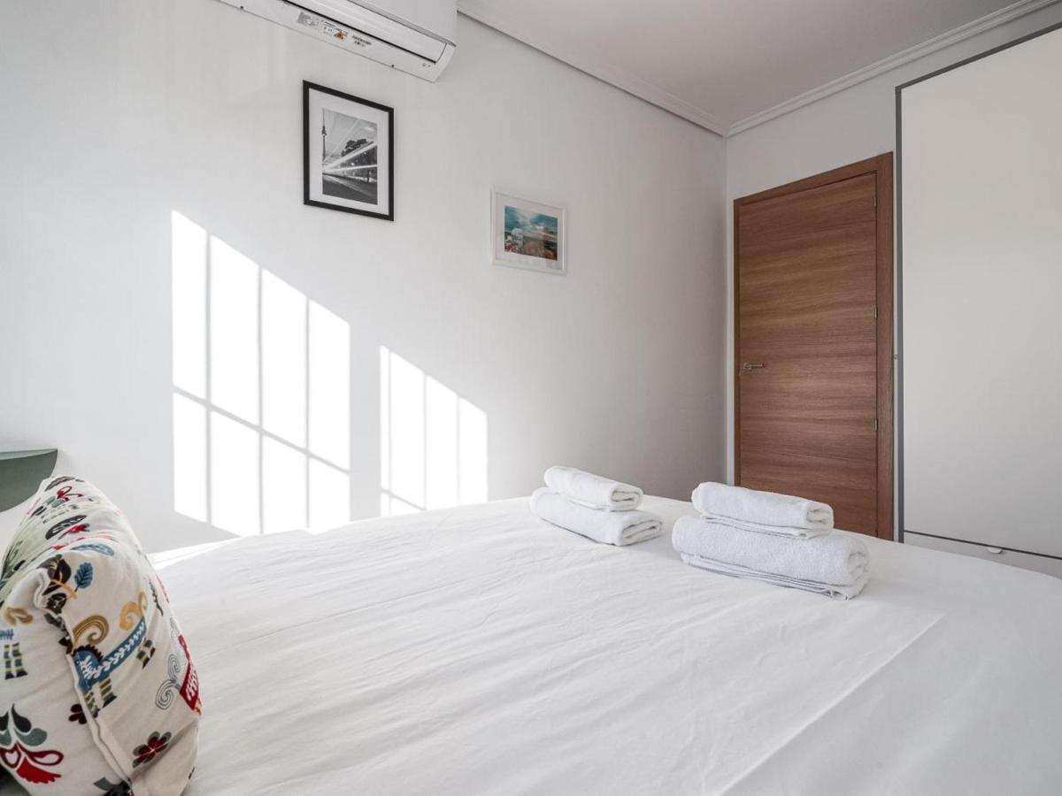 Elegante Apt Luminoso Y Tranquilo De 2 Hab Sevilla Wifi-Ful Parking Inc Εξωτερικό φωτογραφία